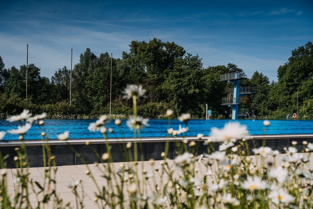 Sprungturm im Freibad vom AGGUA